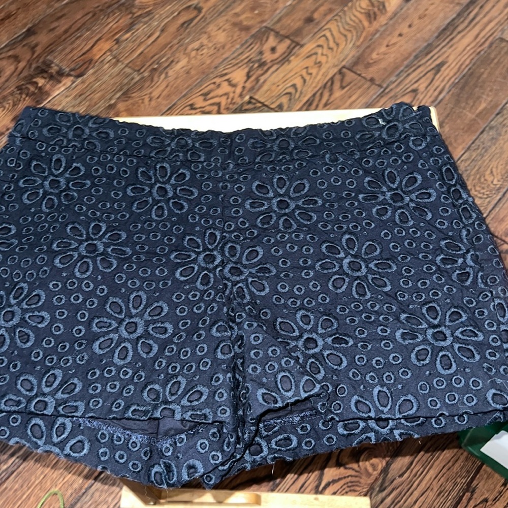 Spring & summer ready J Crew navy blue short shorts size 6